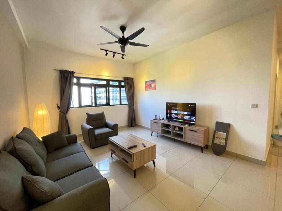 Meridin Medini By Wp Homestay นุสาจายา ภายนอก รูปภาพ