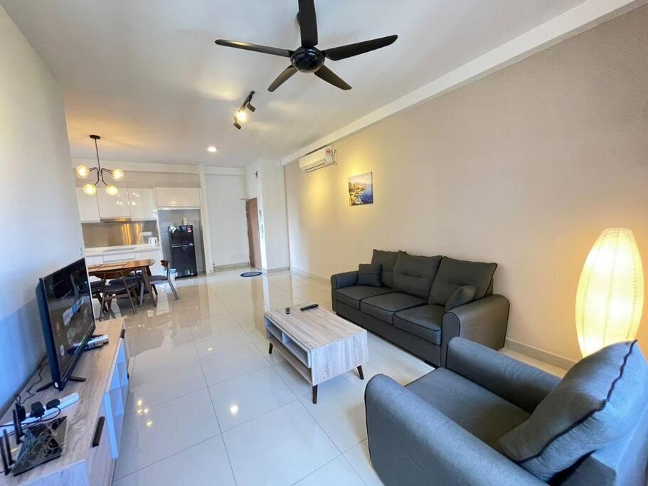 Meridin Medini By Wp Homestay นุสาจายา ภายนอก รูปภาพ