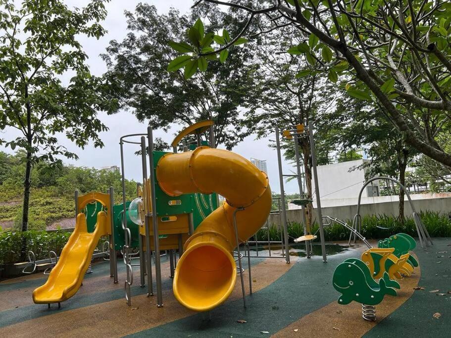 Meridin Medini By Wp Homestay นุสาจายา ภายนอก รูปภาพ