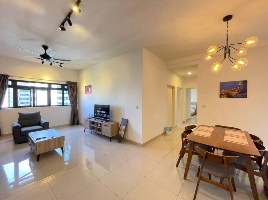 Meridin Medini By Wp Homestay นุสาจายา ภายนอก รูปภาพ
