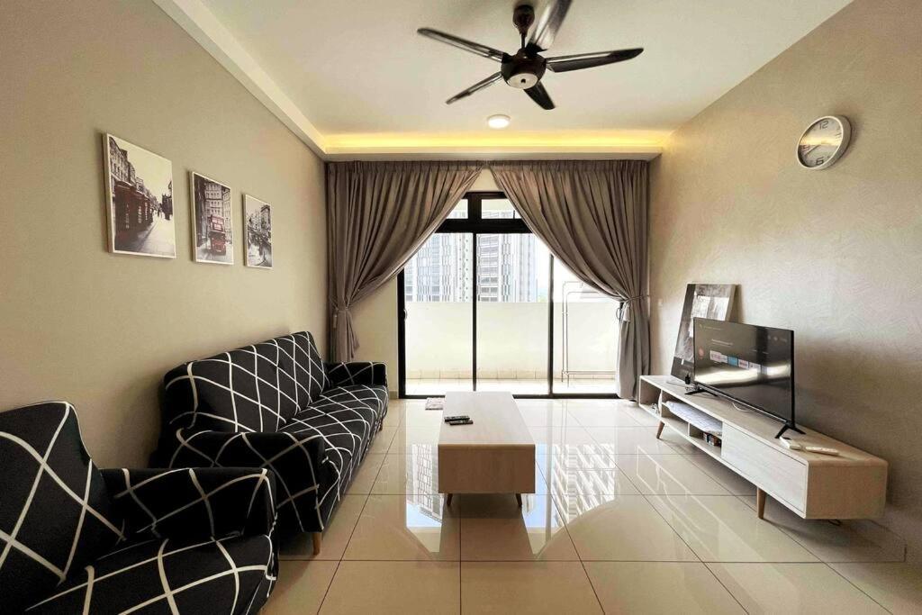 Meridin Medini By Wp Homestay นุสาจายา ภายนอก รูปภาพ