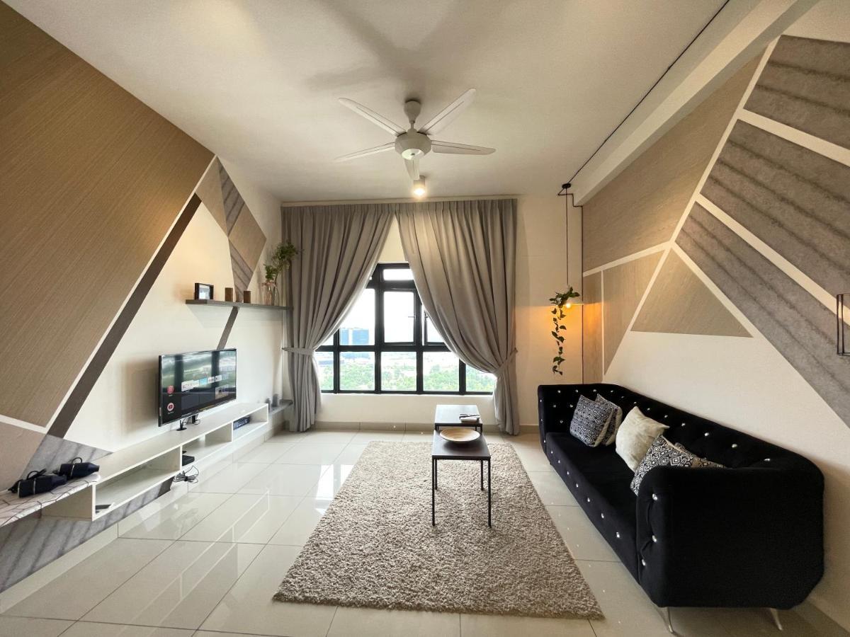 Meridin Medini By Wp Homestay นุสาจายา ภายนอก รูปภาพ