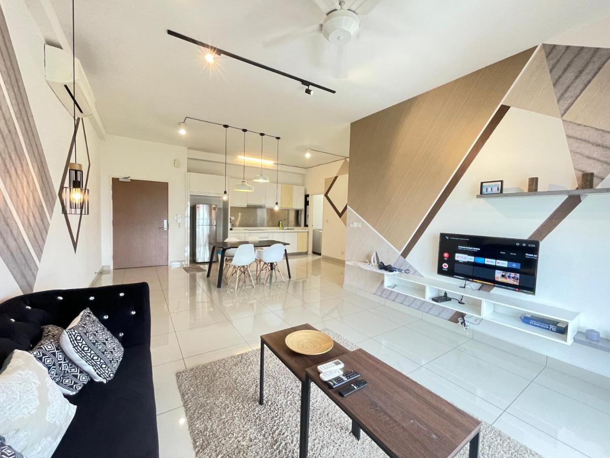 Meridin Medini By Wp Homestay นุสาจายา ภายนอก รูปภาพ