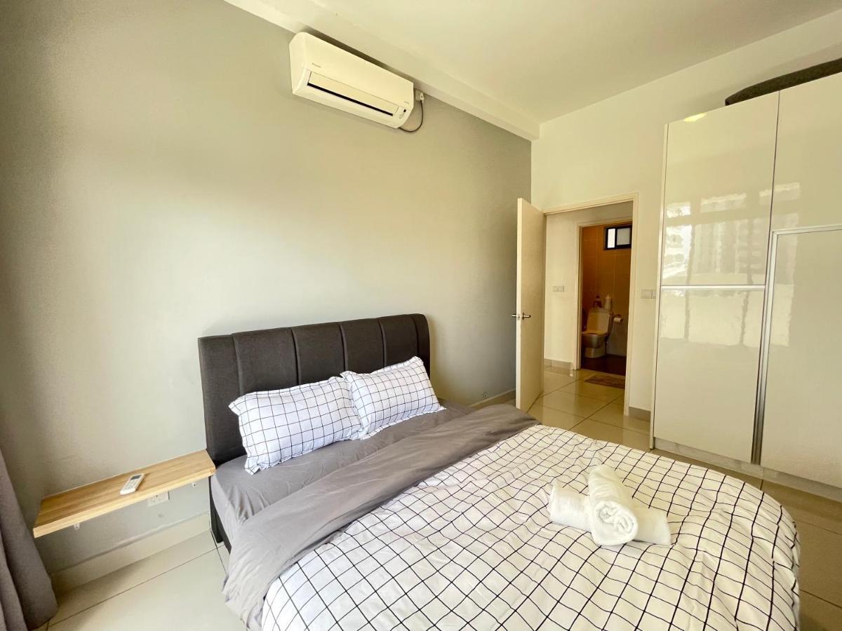 Meridin Medini By Wp Homestay นุสาจายา ภายนอก รูปภาพ