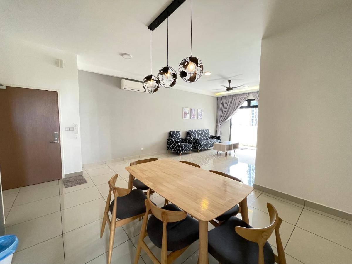 Meridin Medini By Wp Homestay นุสาจายา ภายนอก รูปภาพ