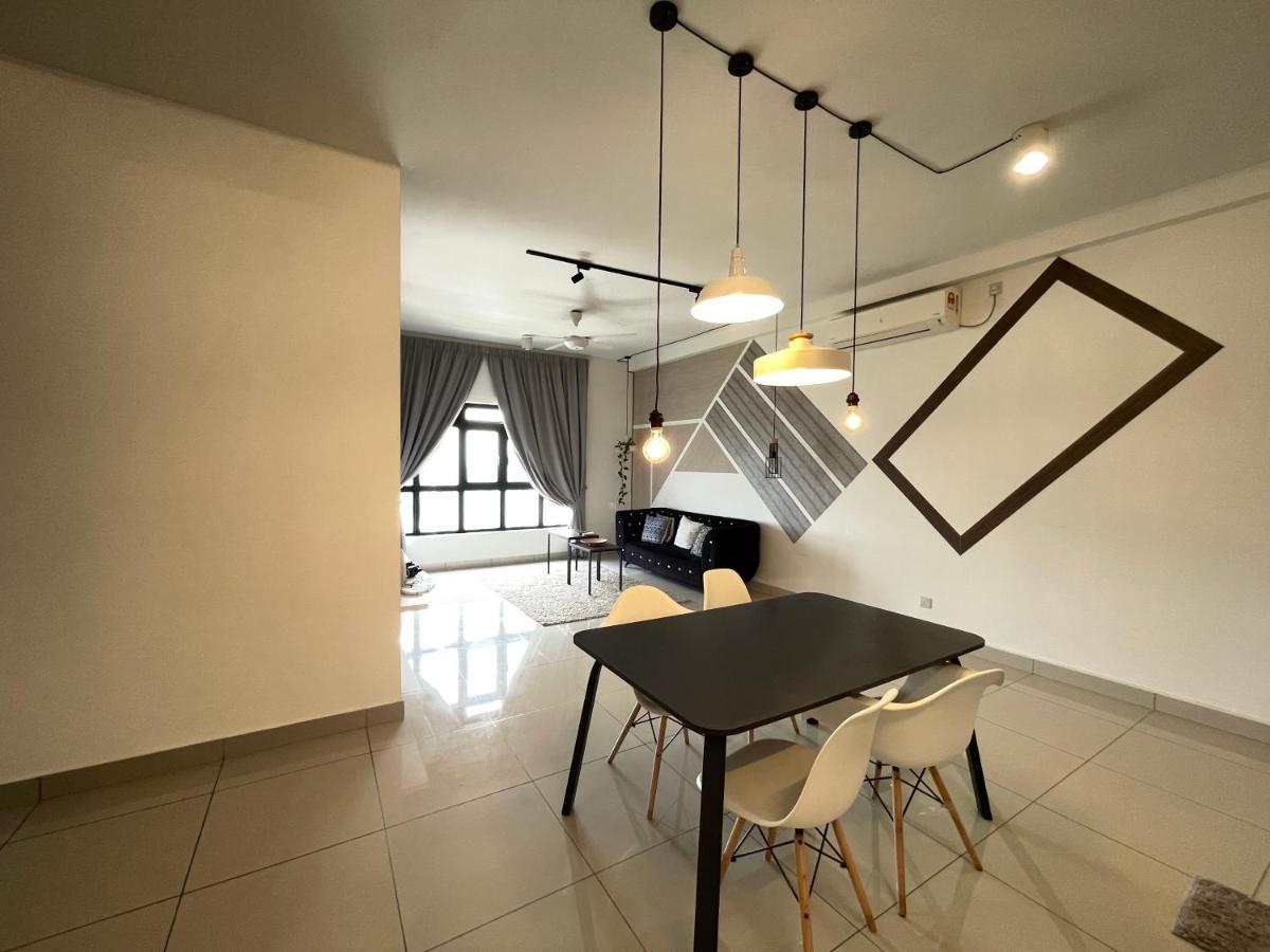 Meridin Medini By Wp Homestay นุสาจายา ภายนอก รูปภาพ