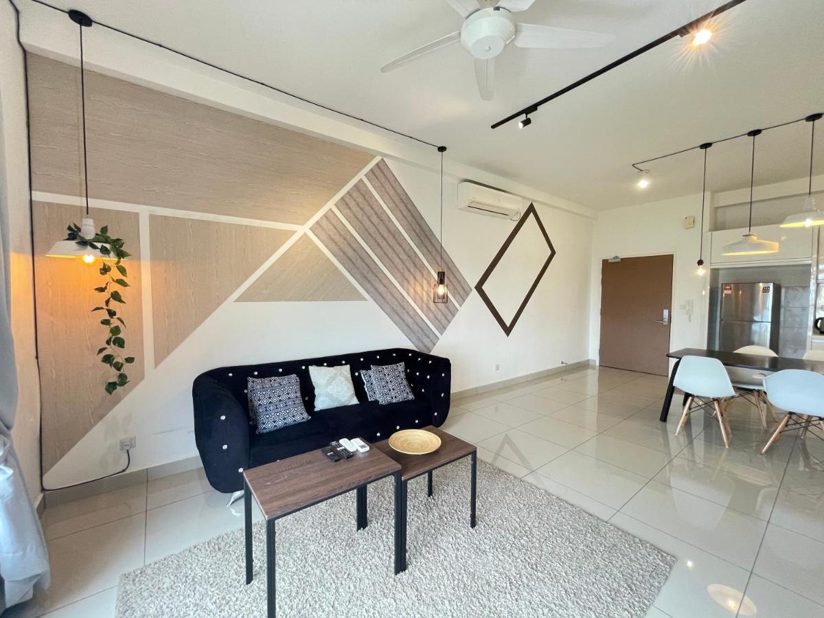 Meridin Medini By Wp Homestay นุสาจายา ภายนอก รูปภาพ