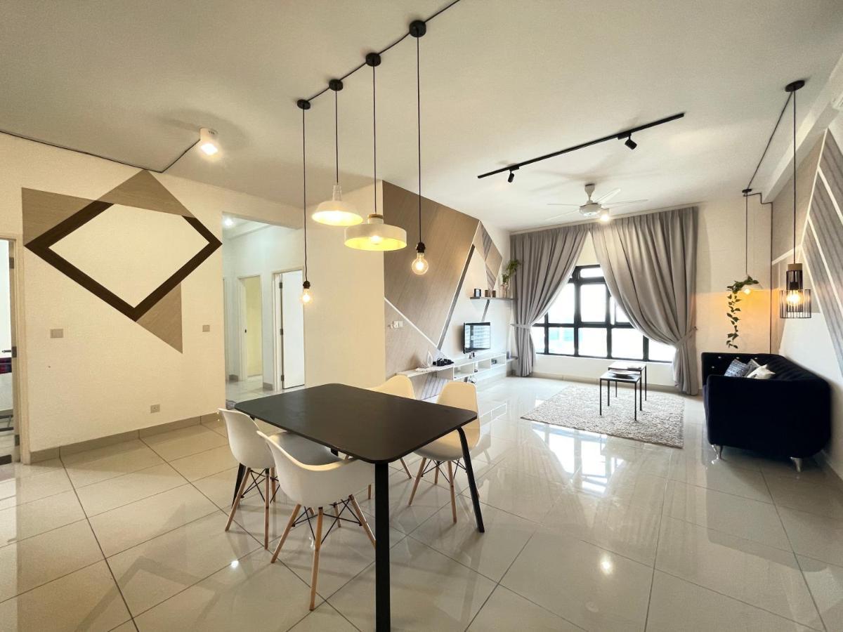 Meridin Medini By Wp Homestay นุสาจายา ภายนอก รูปภาพ